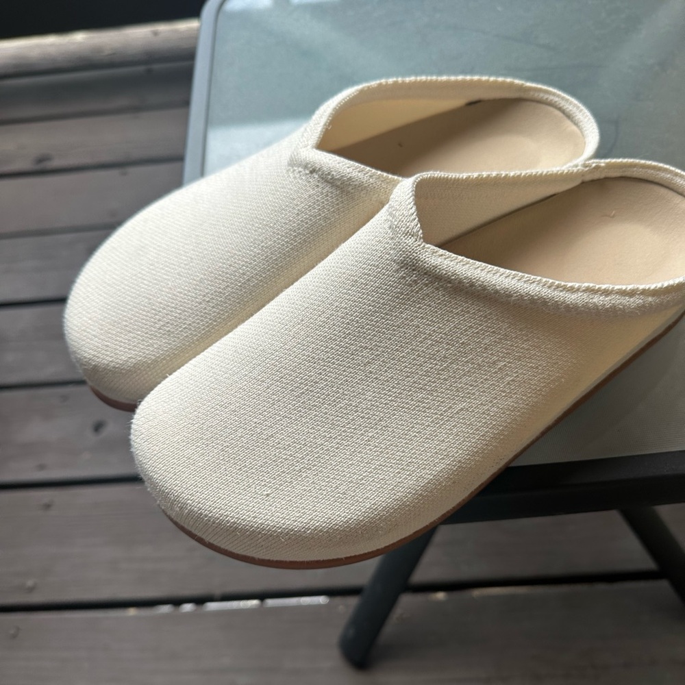 Rothy’s the casual clog in color ‘Jasmine’
